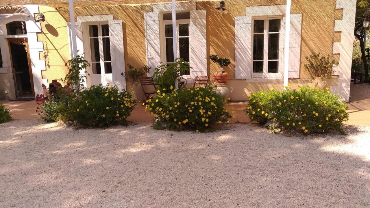 Le Fer En Ceze Bed & Breakfast Sabran Bagian luar foto
