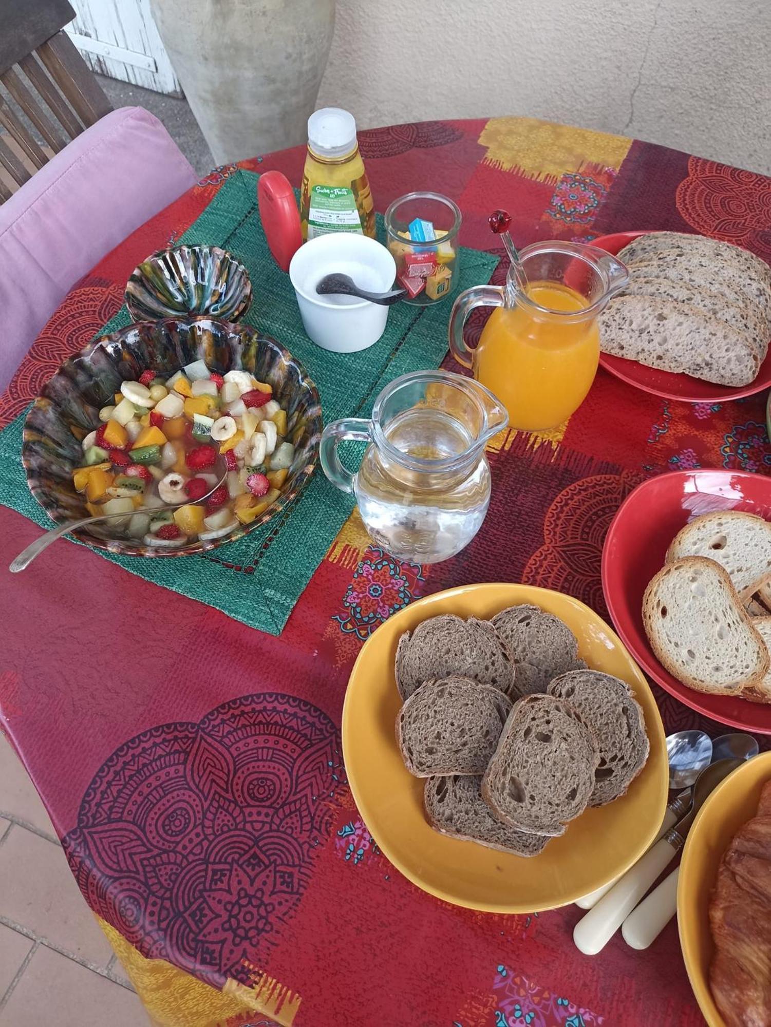 Le Fer En Ceze Bed & Breakfast Sabran Bagian luar foto